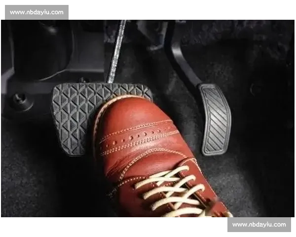 骑行转弯不减速酿事故:雨天、夜间更危险,这些案例和技巧要牢记 骑行转弯不减速酿事故:雨天、夜间更危险,这些案例和技巧要牢记