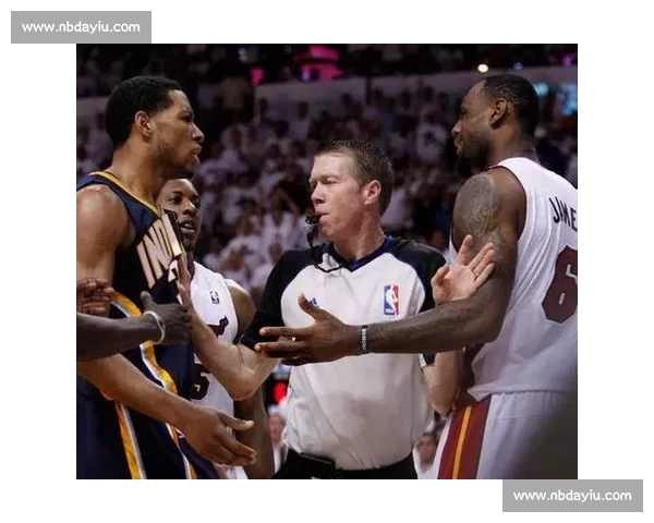 热火对阵步行者比赛录像解析关键回合与战术亮点全回顾精彩瞬间集 热火对阵步行者比赛录像解析关键回合与战术亮点全回顾精彩瞬间集