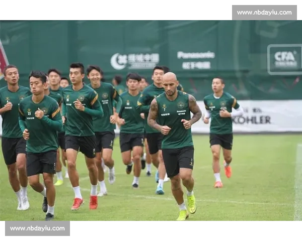 绿城迎战梅县关键之战双方为冲击积分榜全力以赴赛季走向备受关注